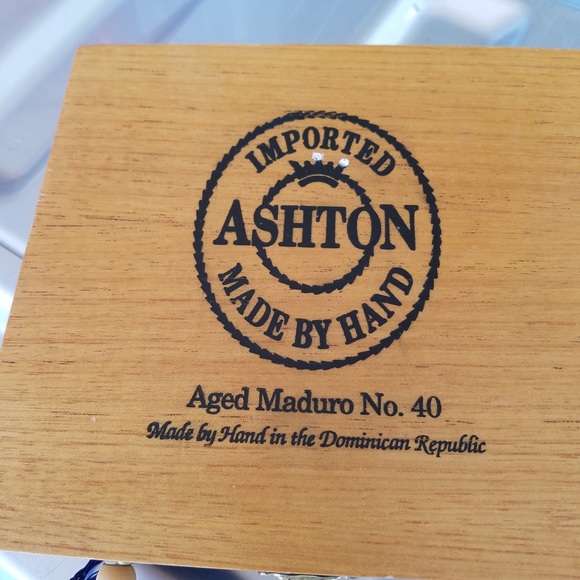 Cigar Box Purses with a beautiful picture of Chihuahuas adorn with crystals. - Picture 2 of 3